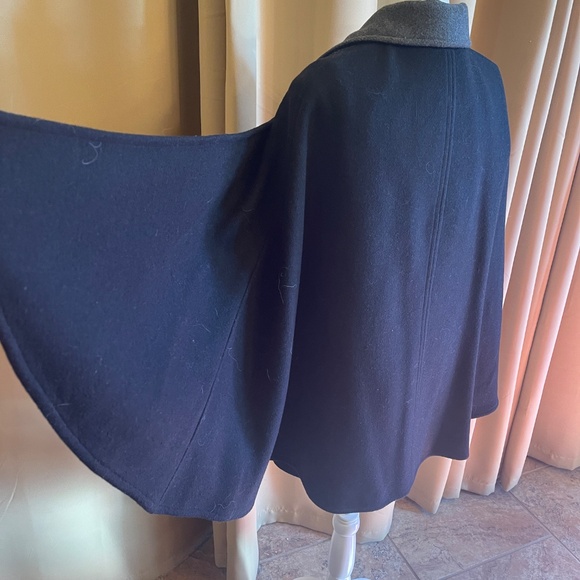 NEW! BCBGeneration Two Toned, Double Breasted Cape Coat, Jacket Size XS - Picture 8 of 11